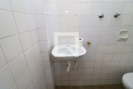 Casa de condomínio à venda com 200m², 4 quartos e 3 vagasBanheiro de serviço