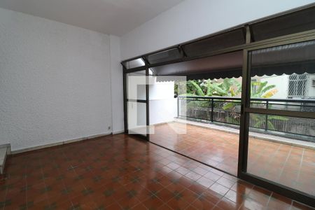 Casa de condomínio à venda com 200m², 4 quartos e 3 vagasVaranda