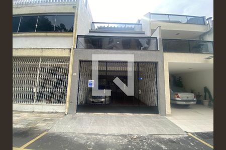 Casa de condomínio à venda com 200m², 4 quartos e 3 vagasFachada