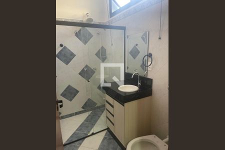 Casa de condomínio à venda com 320m², 3 quartos e 4 vagas Casa de condomínio à venda com 320m², 3 quartos e 4 vagasBanheiro