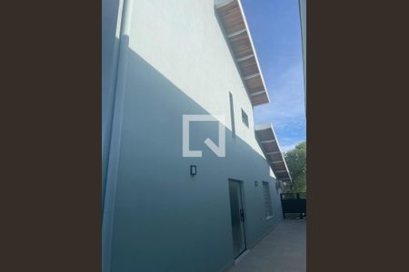 Casa de condomínio à venda com 320m², 3 quartos e 4 vagas Casa de condomínio à venda com 320m², 3 quartos e 4 vagasÁrea Externa