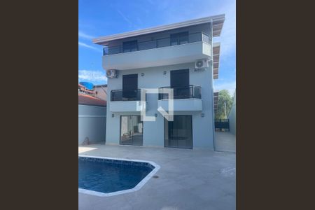 Casa de condomínio à venda com 320m², 3 quartos e 4 vagas Casa de condomínio à venda com 320m², 3 quartos e 4 vagasÁrea Externa
