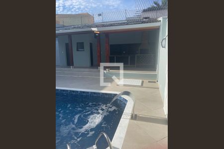 Casa de condomínio à venda com 320m², 3 quartos e 4 vagas Casa de condomínio à venda com 320m², 3 quartos e 4 vagasPiscina