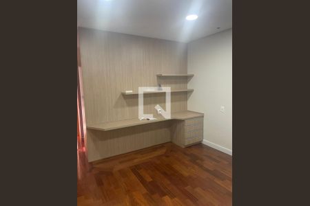 Casa de condomínio à venda com 320m², 3 quartos e 4 vagas Casa de condomínio à venda com 320m², 3 quartos e 4 vagasQuarto