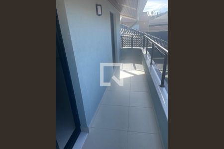 Casa de condomínio à venda com 320m², 3 quartos e 4 vagas Casa de condomínio à venda com 320m², 3 quartos e 4 vagasvaranda