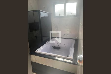 Casa de condomínio à venda com 320m², 3 quartos e 4 vagas Casa de condomínio à venda com 320m², 3 quartos e 4 vagasBanheiro