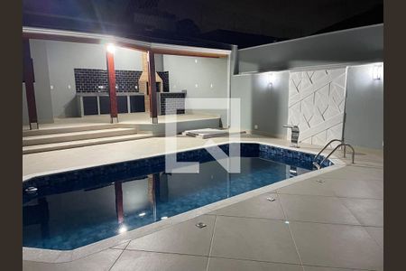Casa de condomínio à venda com 320m², 3 quartos e 4 vagas Casa de condomínio à venda com 320m², 3 quartos e 4 vagasPiscina