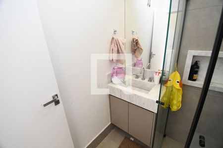 Casa de condomínio à venda com 265m², 4 quartos e 4 vagasBanheiro 1
