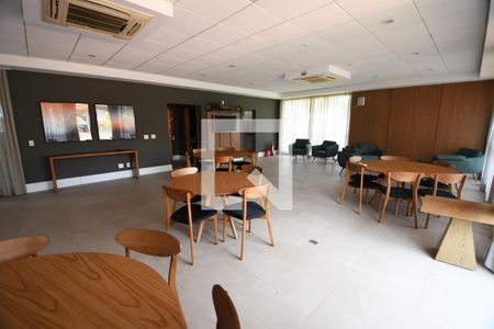 Casa de condomínio à venda com 265m², 4 quartos e 4 vagasÁrea comum - Salão de festas