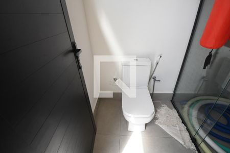 Casa de condomínio à venda com 265m², 4 quartos e 4 vagasBanheiro de serviço