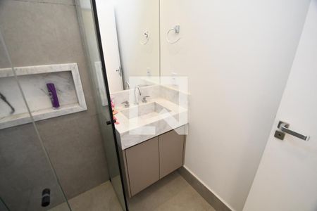 Casa de condomínio à venda com 265m², 4 quartos e 4 vagasBanheiro 2