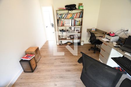 Casa de condomínio à venda com 265m², 4 quartos e 4 vagasEscritório