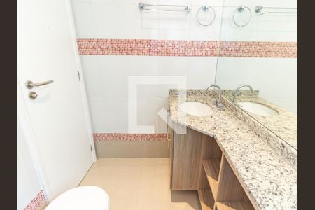 Apartamento à venda com 214m², 3 quartos e 3 vagasBanheiro da Suíte 2
