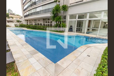 Apartamento à venda com 214m², 3 quartos e 3 vagasÁrea comum - Piscina