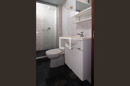 Banheiro de kitnet/studio para alugar com 0 quarto, 45m² em Bela Vista, São Paulo