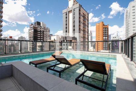 Studio à venda com 30m², 1 quarto e sem vaga Studio à venda com 30m², 1 quarto e sem vagaÁrea Comum - Piscina