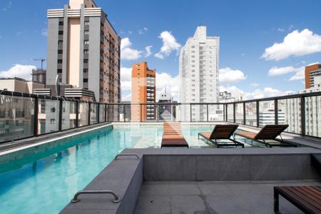 Studio à venda com 30m², 1 quarto e sem vaga Studio à venda com 30m², 1 quarto e sem vagaÁrea Comum - Piscina