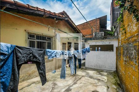 Casa à venda com 250m², 2 quartos e 2 vagas Casa à venda com 250m², 2 quartos e 2 vagasQuintal
