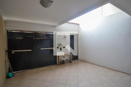 Garagem de casa para alugar com 3 quartos, 154m² em Centro, Nilópolis