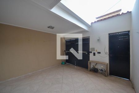 Casa para alugar com 154m², 3 quartos e 1 vaga Casa para alugar com 154m², 3 quartos e 1 vagaGaragem