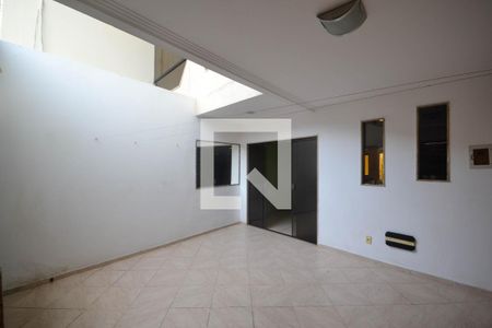 Casa para alugar com 154m², 3 quartos e 1 vaga Casa para alugar com 154m², 3 quartos e 1 vagaGaragem