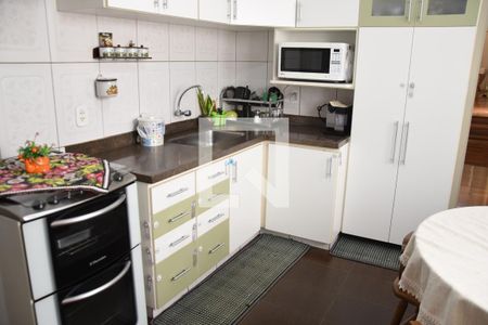 Casa para alugar com 245m², 3 quartos e 4 vagasCozinha 