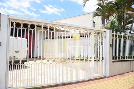 Casa para alugar com 245m², 3 quartos e 4 vagasFachada