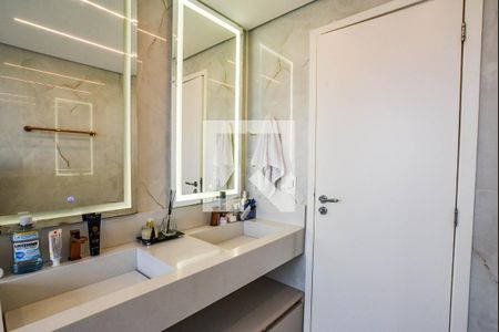 Apartamento à venda com 345m², 3 quartos e 6 vagasBanheiro da Suíte 2