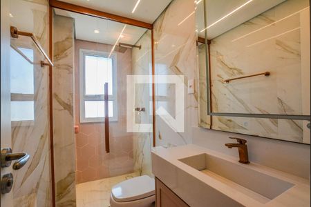 Apartamento à venda com 345m², 3 quartos e 6 vagasBanheiro da Suíte 1