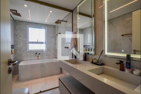 Apartamento à venda com 345m², 3 quartos e 6 vagasBanheiro da Suíte 2