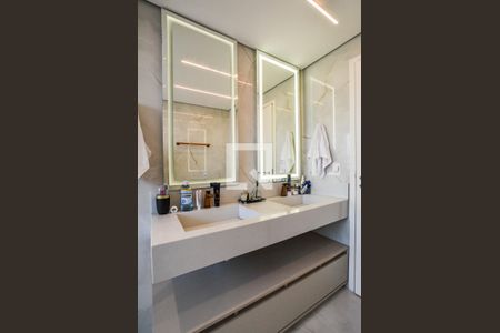 Apartamento à venda com 345m², 3 quartos e 6 vagasBanheiro da Suíte 2