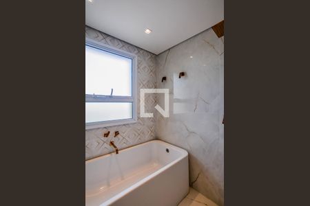 Apartamento à venda com 345m², 3 quartos e 6 vagasBanheiro da Suíte 2