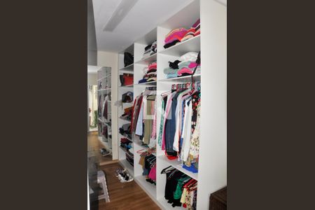 Casa para alugar com 300m², 3 quartos e 2 vagas Casa para alugar com 300m², 3 quartos e 2 vagasCloset
