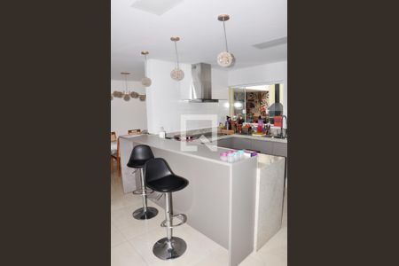 Casa para alugar com 300m², 3 quartos e 2 vagas Casa para alugar com 300m², 3 quartos e 2 vagasCozinha Americana