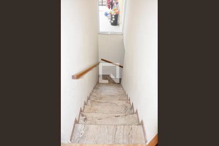 Escada Quartos de casa para alugar com 3 quartos, 300m² em Vila America, São Paulo