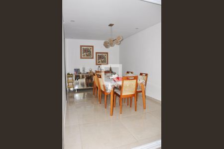 Casa para alugar com 300m², 3 quartos e 2 vagas Casa para alugar com 300m², 3 quartos e 2 vagasCopa