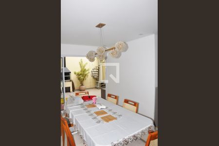 Casa para alugar com 300m², 3 quartos e 2 vagas Casa para alugar com 300m², 3 quartos e 2 vagasCopa