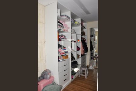 Casa para alugar com 300m², 3 quartos e 2 vagas Casa para alugar com 300m², 3 quartos e 2 vagasCloset