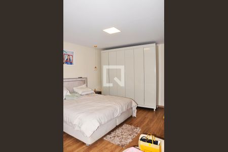 Quarto 01 com Suíte e Closet de casa para alugar com 3 quartos, 300m² em Vila America, São Paulo