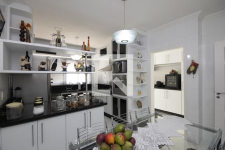 Casa para alugar com 400m², 5 quartos e 8 vagas Casa para alugar com 400m², 5 quartos e 8 vagasCopa e Cozinha