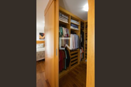 Casa para alugar com 400m², 5 quartos e 8 vagas Casa para alugar com 400m², 5 quartos e 8 vagasCloset