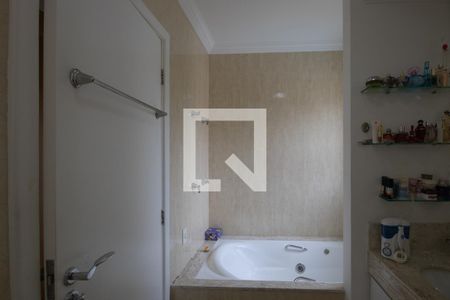 Casa para alugar com 400m², 5 quartos e 8 vagas Casa para alugar com 400m², 5 quartos e 8 vagasBanheiro da Suíte 4
