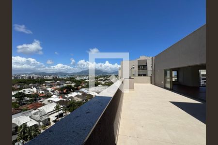 Apartamento à venda com 372m², 4 quartos e 4 vagas Apartamento à venda com 372m², 4 quartos e 4 vagasTerraço