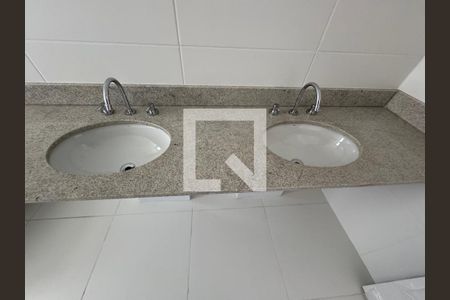 Apartamento à venda com 372m², 4 quartos e 4 vagas Apartamento à venda com 372m², 4 quartos e 4 vagasSuíte 3 - Banheiro