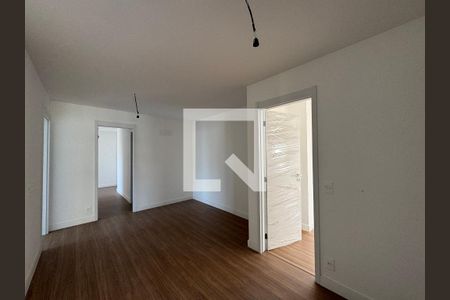 Apartamento à venda com 372m², 4 quartos e 4 vagas Apartamento à venda com 372m², 4 quartos e 4 vagasHall Íntimo