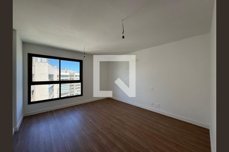 Apartamento à venda com 372m², 4 quartos e 4 vagas Apartamento à venda com 372m², 4 quartos e 4 vagasSuíte 4