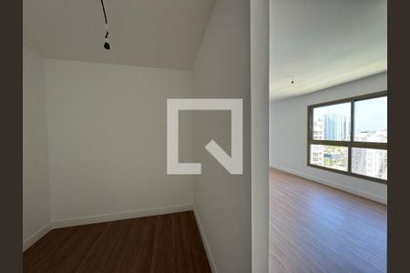 Apartamento à venda com 372m², 4 quartos e 4 vagas Apartamento à venda com 372m², 4 quartos e 4 vagasSuíte 3