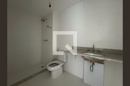 Apartamento à venda com 372m², 4 quartos e 4 vagas Apartamento à venda com 372m², 4 quartos e 4 vagasSuíte 1 - Banheiro
