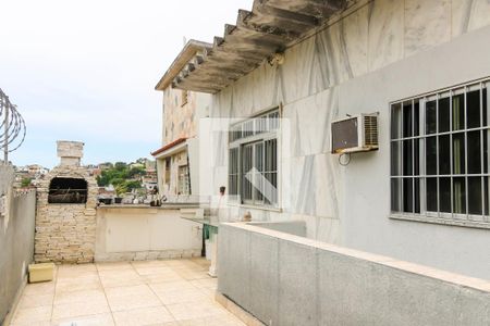 Casa à venda com 280m², 4 quartos e 4 vagas Casa à venda com 280m², 4 quartos e 4 vagasÁrea da Frente