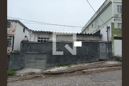 Casa à venda com 280m², 4 quartos e 4 vagas Casa à venda com 280m², 4 quartos e 4 vagasFachada